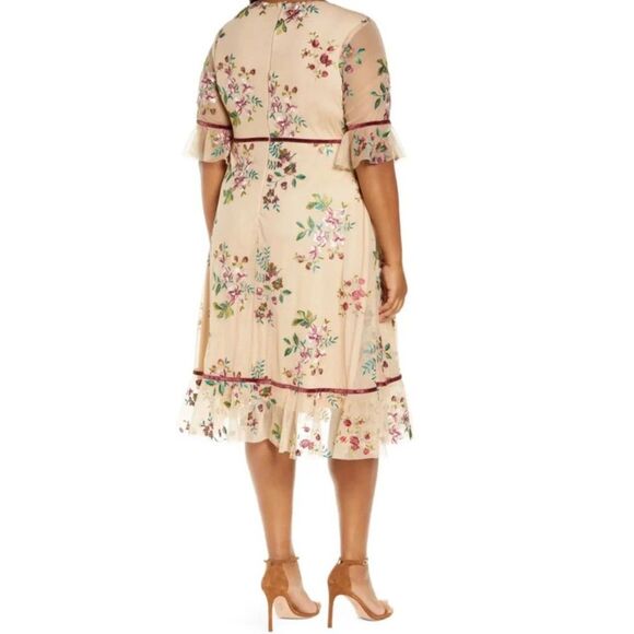 Kiyonna NWOT Women's Beige Floral Embroidered Mesh Elbow Sleeve Midi Dress Sz 2X - Picture 2 of 14